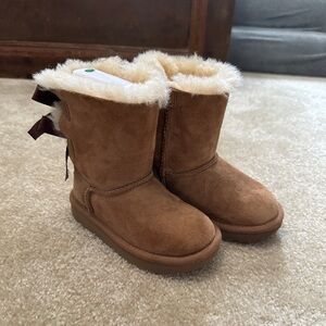 Like new condition toddler Bailey Bow Uggs